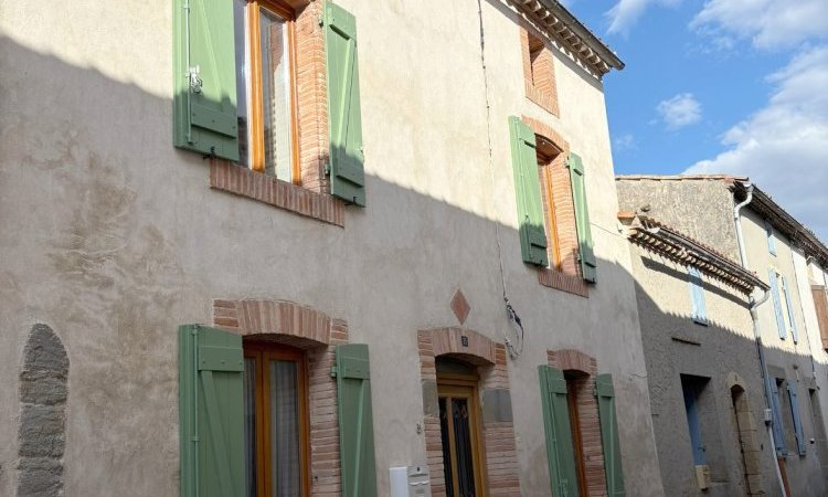 Fabrication et pose de volets avec mise en peinture pour une maison ancienne à Montréal