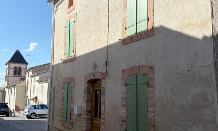 Fabrication et pose de volets avec mise en peinture pour une maison ancienne à Montréal
